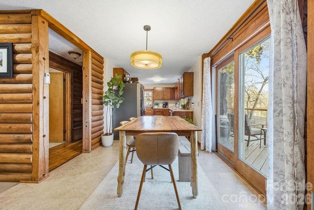 34 Greenbriar Road, Black Mountain, NC 28711