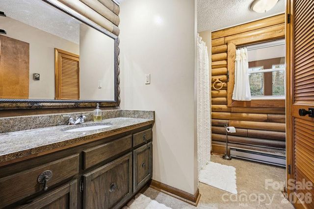 34 Greenbriar Road, Black Mountain, NC 28711