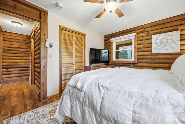 34 Greenbriar Road, Black Mountain, NC 28711