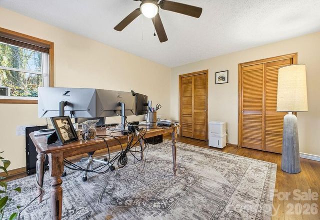 34 Greenbriar Road, Black Mountain, NC 28711