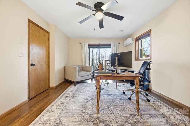 34 Greenbriar Road, Black Mountain, NC 28711