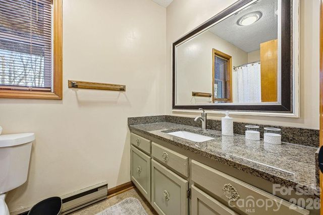 34 Greenbriar Road, Black Mountain, NC 28711