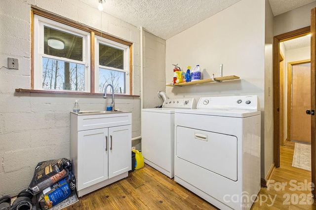 34 Greenbriar Road, Black Mountain, NC 28711