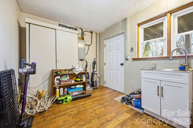 34 Greenbriar Road, Black Mountain, NC 28711