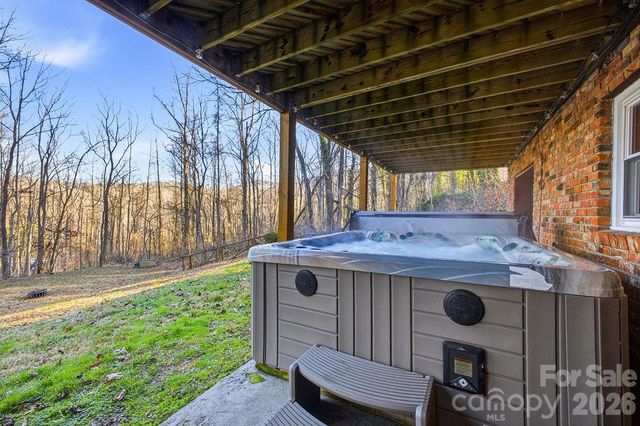 34 Greenbriar Road, Black Mountain, NC 28711