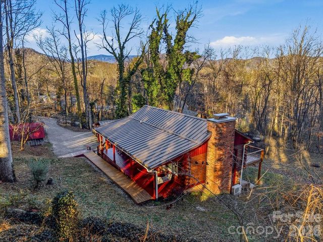 34 Greenbriar Road, Black Mountain, NC 28711