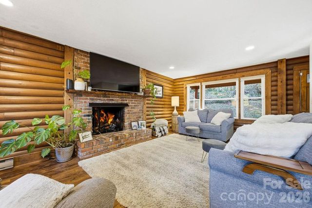 34 Greenbriar Road, Black Mountain, NC 28711