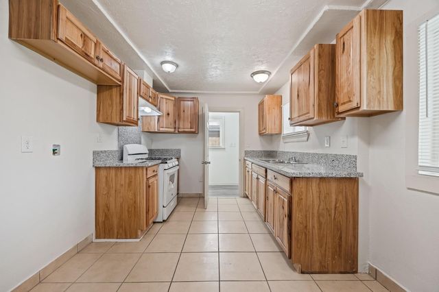 3864 E Lyell Avenue, Fresno, CA 93702