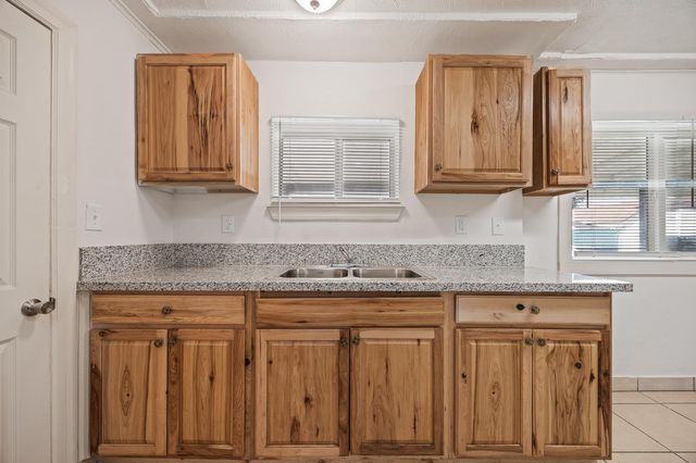 3864 E Lyell Avenue, Fresno, CA 93702