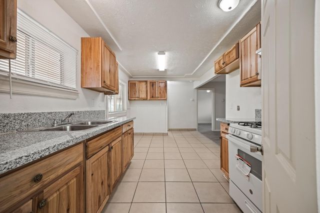 3864 E Lyell Avenue, Fresno, CA 93702