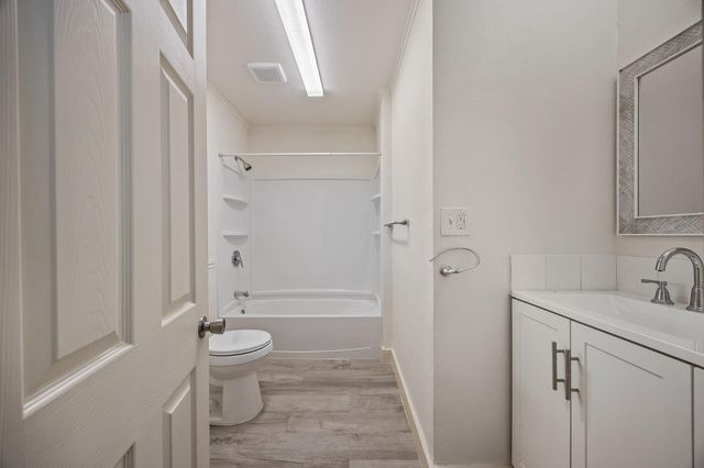 3864 E Lyell Avenue, Fresno, CA 93702