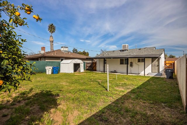 3864 E Lyell Avenue, Fresno, CA 93702