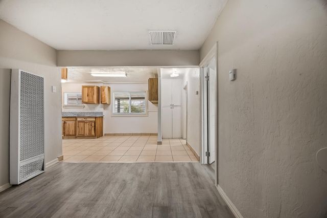 3864 E Lyell Avenue, Fresno, CA 93702