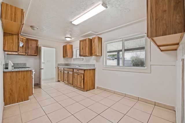 3864 E Lyell Avenue, Fresno, CA 93702