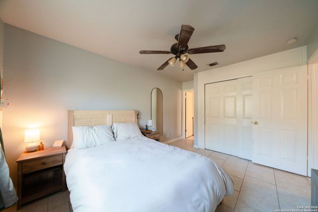 6131 Valley Bay Dr, San Antonio, TX 78250