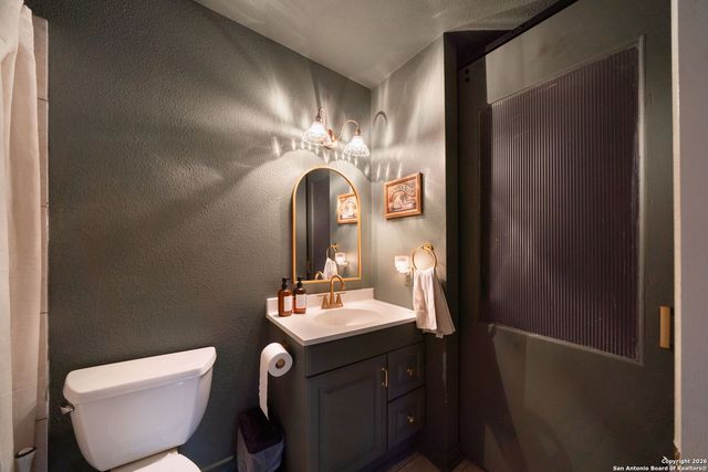 6131 Valley Bay Dr, San Antonio, TX 78250