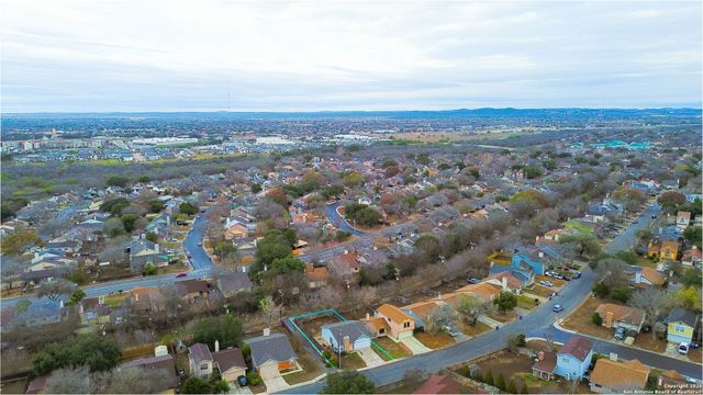 6131 Valley Bay Dr, San Antonio, TX 78250