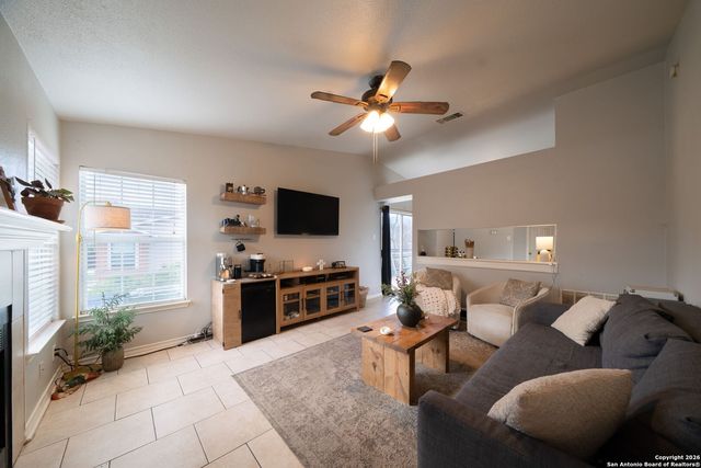 6131 Valley Bay Dr, San Antonio, TX 78250