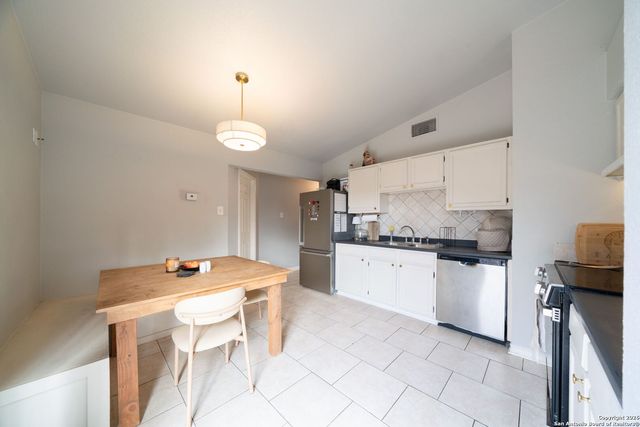 6131 Valley Bay Dr, San Antonio, TX 78250