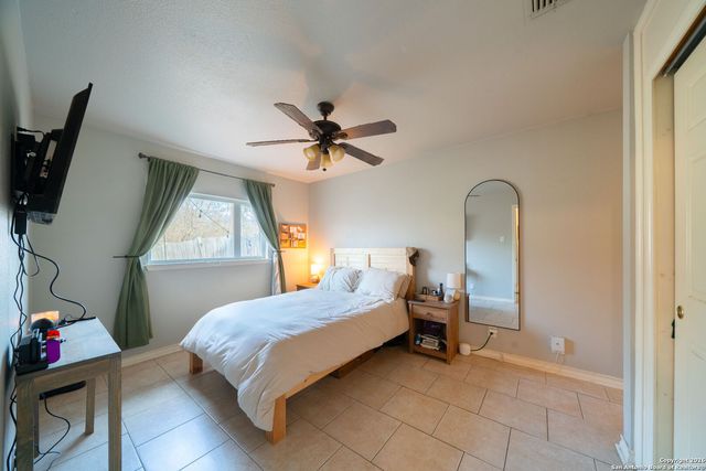 6131 Valley Bay Dr, San Antonio, TX 78250