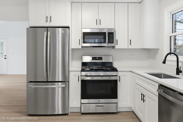 6135 Birmingham Street, Chicago Ridge, IL 60415