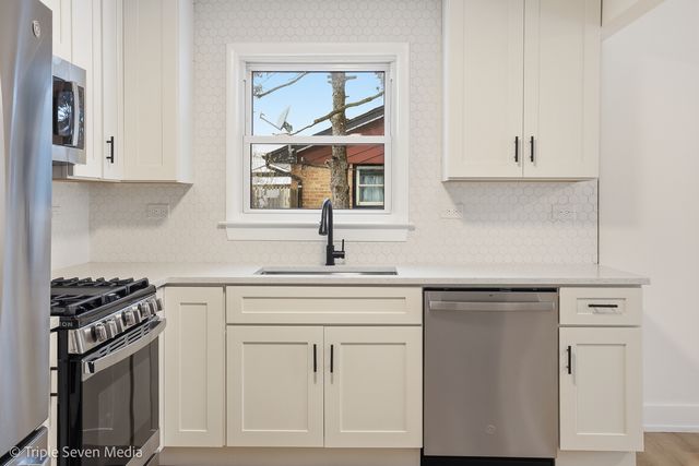 6135 Birmingham Street, Chicago Ridge, IL 60415