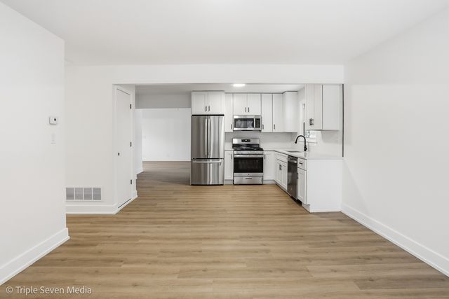 6135 Birmingham Street, Chicago Ridge, IL 60415