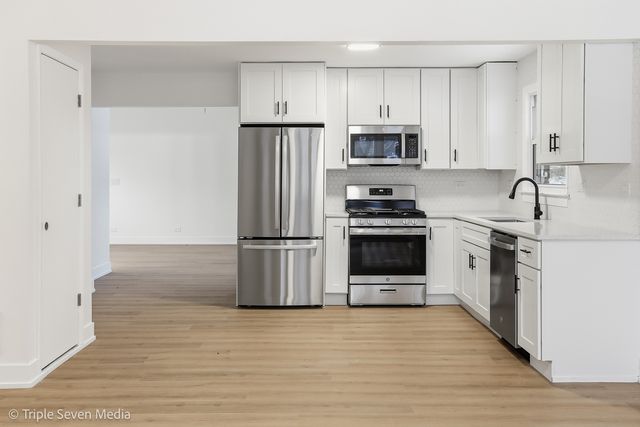 6135 Birmingham Street, Chicago Ridge, IL 60415