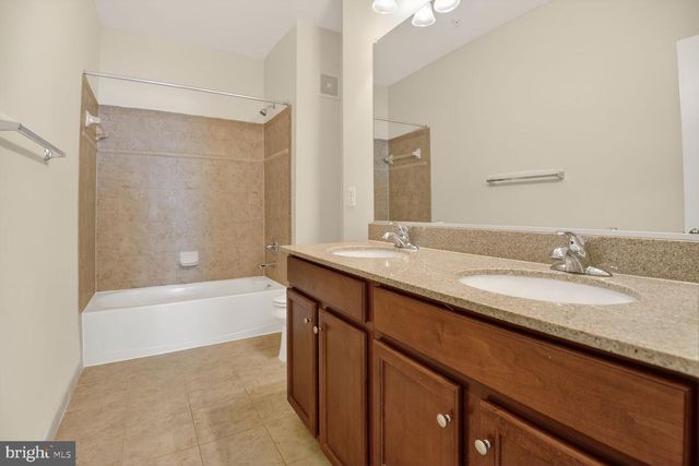 24690 BYRNE MEADOW SQ, Aldie, VA 20105