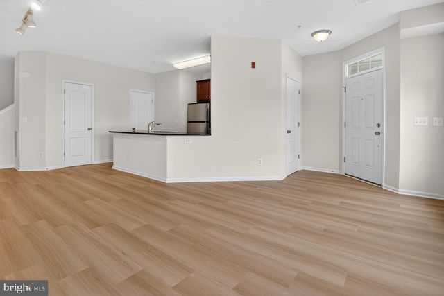 24690 BYRNE MEADOW SQ, Aldie, VA 20105