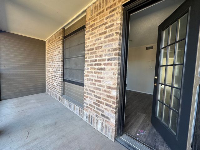 1421 S 12th Street 107, Waco, TX 76706