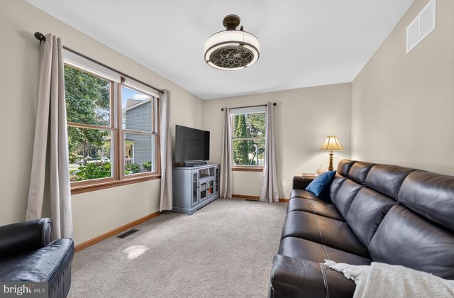 102 HOLLY CT, Mullica Hill, NJ 08062