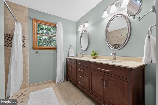 102 HOLLY CT, Mullica Hill, NJ 08062
