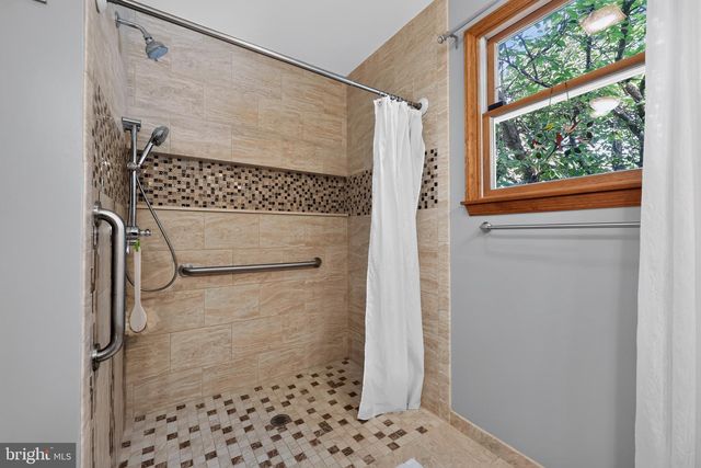 102 HOLLY CT, Mullica Hill, NJ 08062