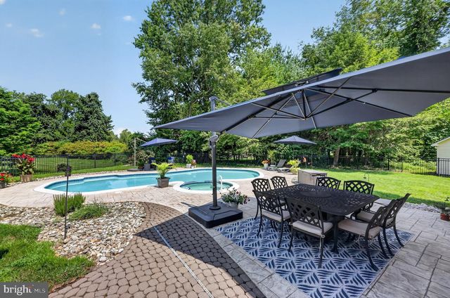 102 HOLLY CT, Mullica Hill, NJ 08062