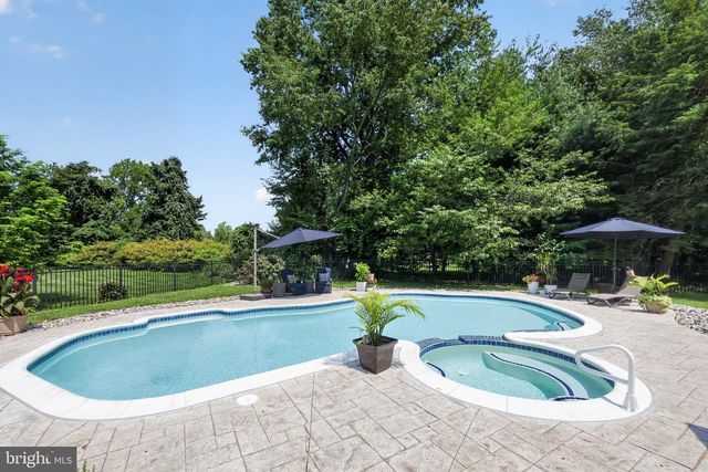 102 HOLLY CT, Mullica Hill, NJ 08062