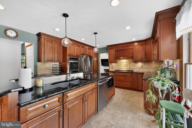 102 HOLLY CT, Mullica Hill, NJ 08062