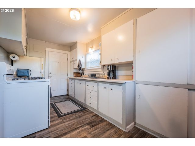 1920 CHAMBERS St, Eugene, OR 97405