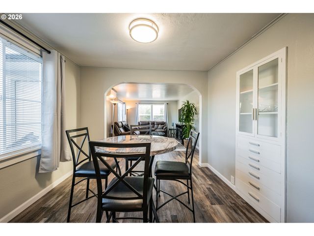 1920 CHAMBERS St, Eugene, OR 97405