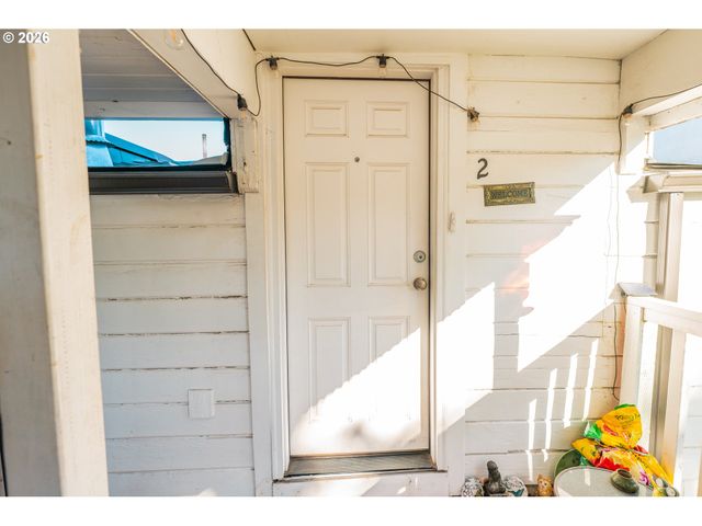 1920 CHAMBERS St, Eugene, OR 97405