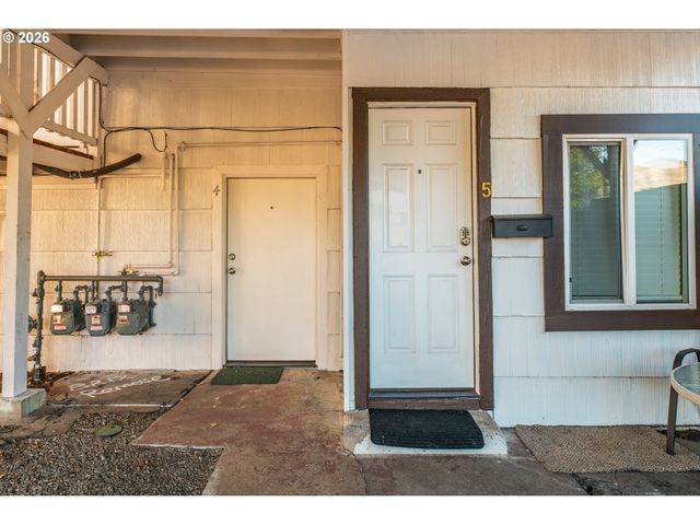 1920 CHAMBERS St, Eugene, OR 97405