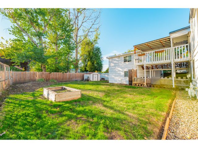 1920 CHAMBERS St, Eugene, OR 97405
