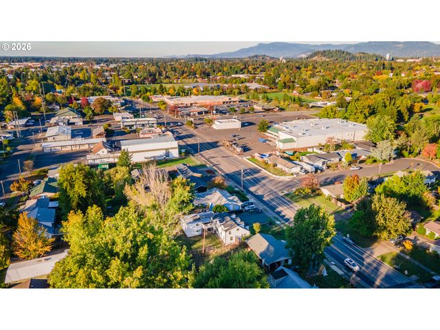 1920 CHAMBERS St, Eugene, OR 97405