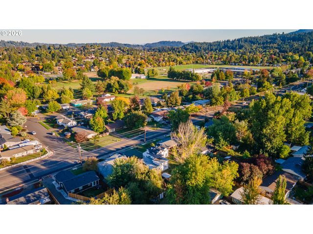1920 CHAMBERS St, Eugene, OR 97405