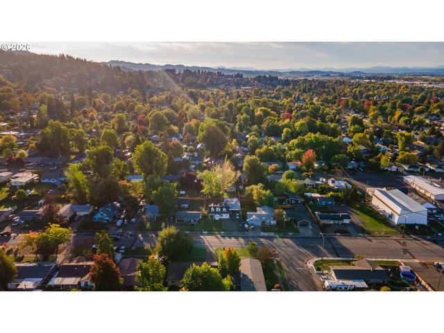 1920 CHAMBERS St, Eugene, OR 97405