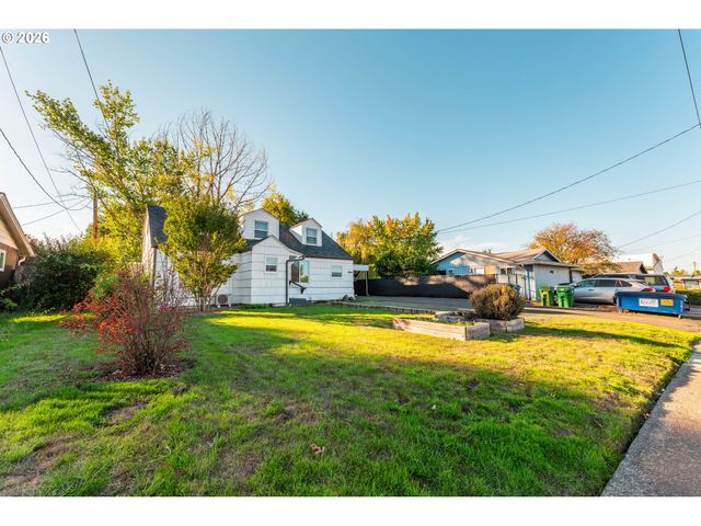 1920 CHAMBERS St, Eugene, OR 97405