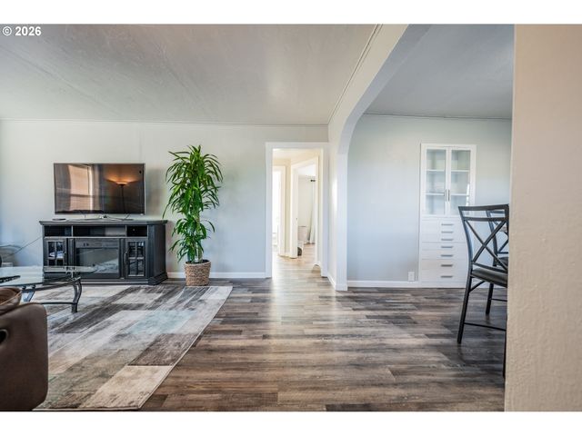 1920 CHAMBERS St, Eugene, OR 97405