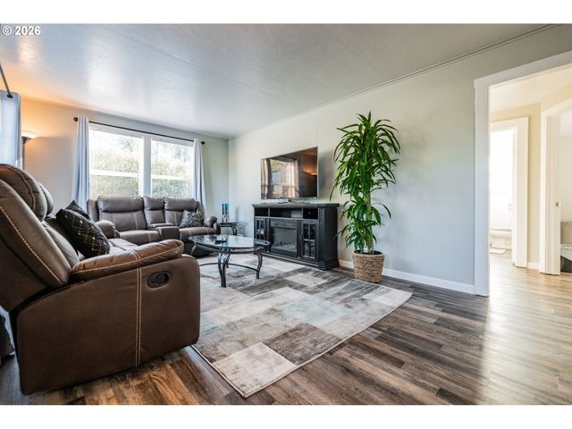 1920 CHAMBERS St, Eugene, OR 97405
