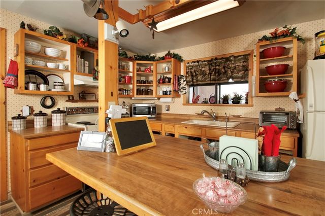 1910 Artesia Avenue, Landers, CA 92285