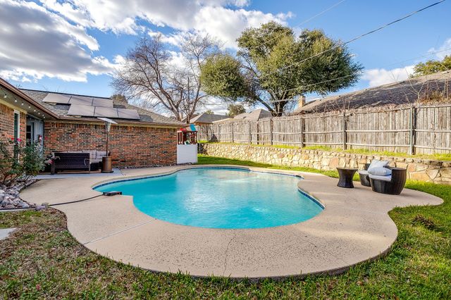 1906 Ola Lane, Grand Prairie, TX 75050